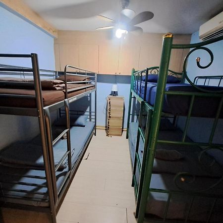 Sura Hostel Bangkok Near Mrt Phra Ram 9 מראה חיצוני תמונה