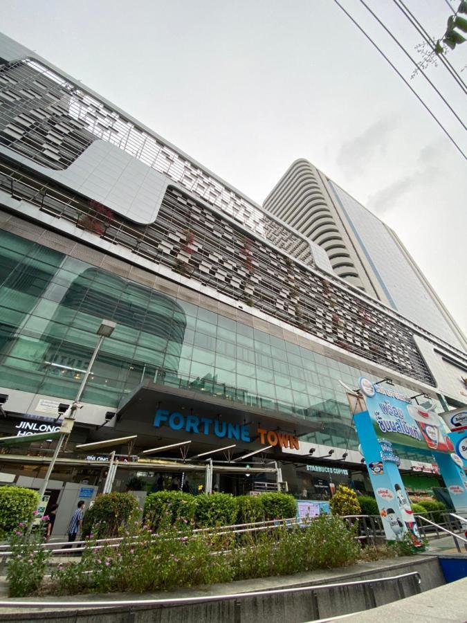 Sura Hostel Bangkok Near Mrt Phra Ram 9 מראה חיצוני תמונה