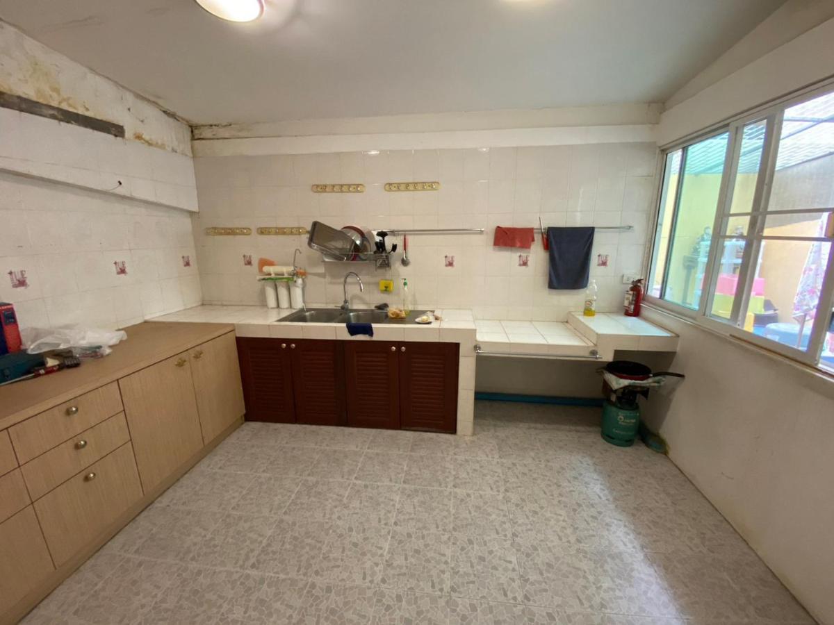 Sura Hostel Bangkok Near Mrt Phra Ram 9 מראה חיצוני תמונה