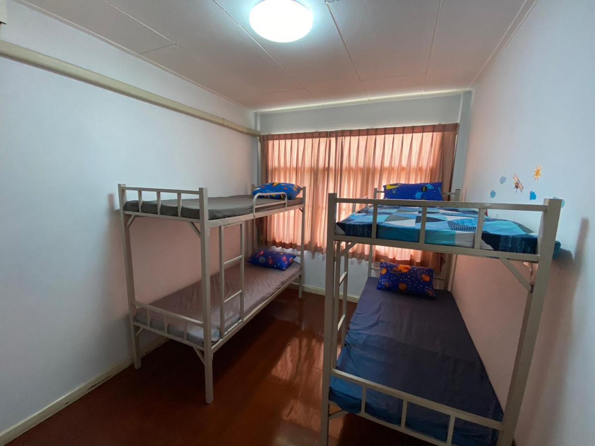 Sura Hostel Bangkok Near Mrt Phra Ram 9 מראה חיצוני תמונה