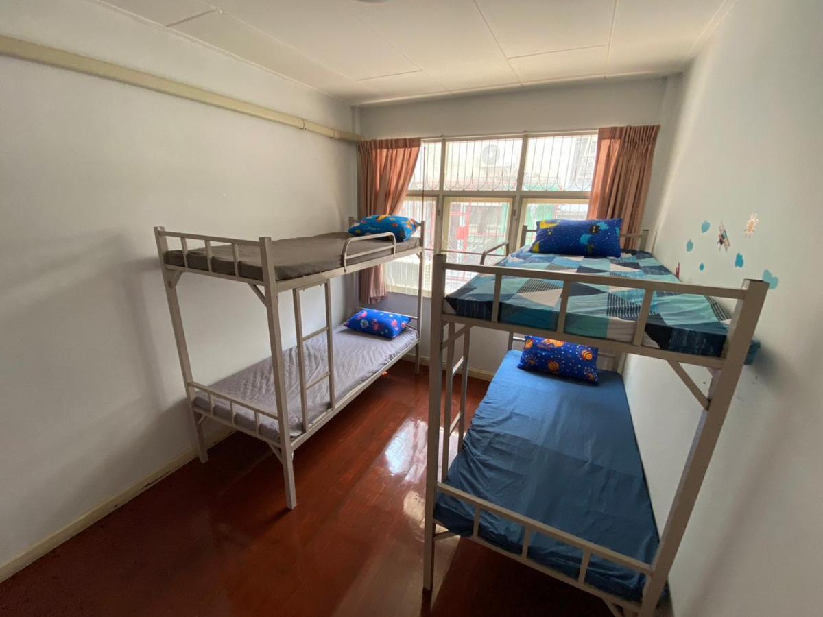 Sura Hostel Bangkok Near Mrt Phra Ram 9 מראה חיצוני תמונה