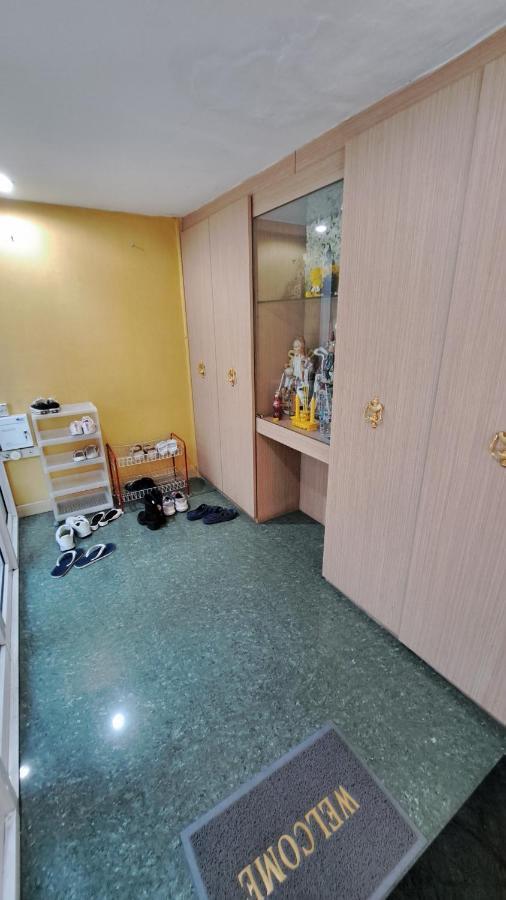 Sura Hostel Bangkok Near Mrt Phra Ram 9 מראה חיצוני תמונה