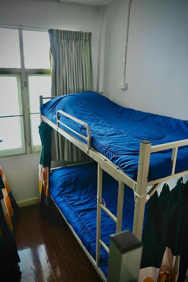 Sura Hostel Bangkok Near Mrt Phra Ram 9 מראה חיצוני תמונה