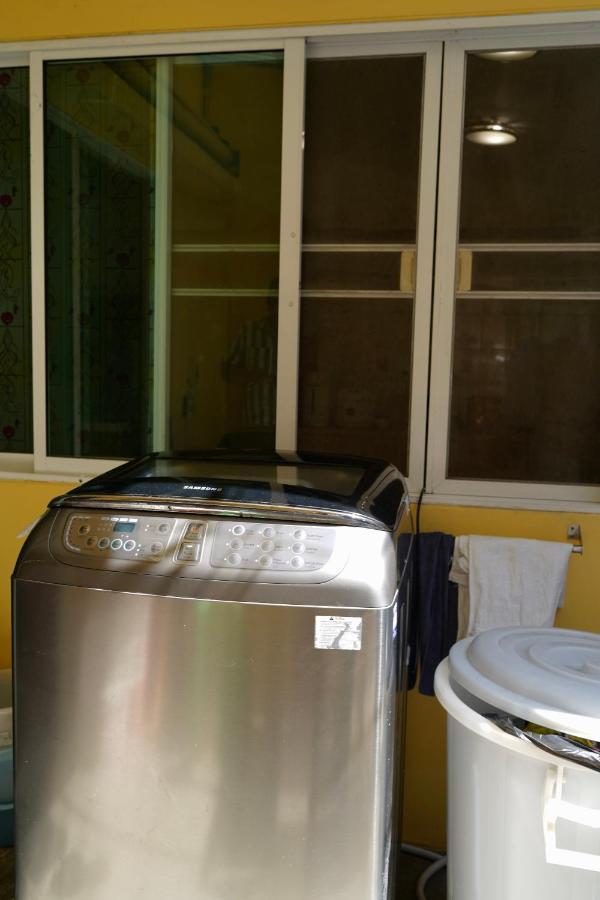 Sura Hostel Bangkok Near Mrt Phra Ram 9 מראה חיצוני תמונה