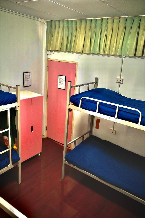 Sura Hostel Bangkok Near Mrt Phra Ram 9 מראה חיצוני תמונה