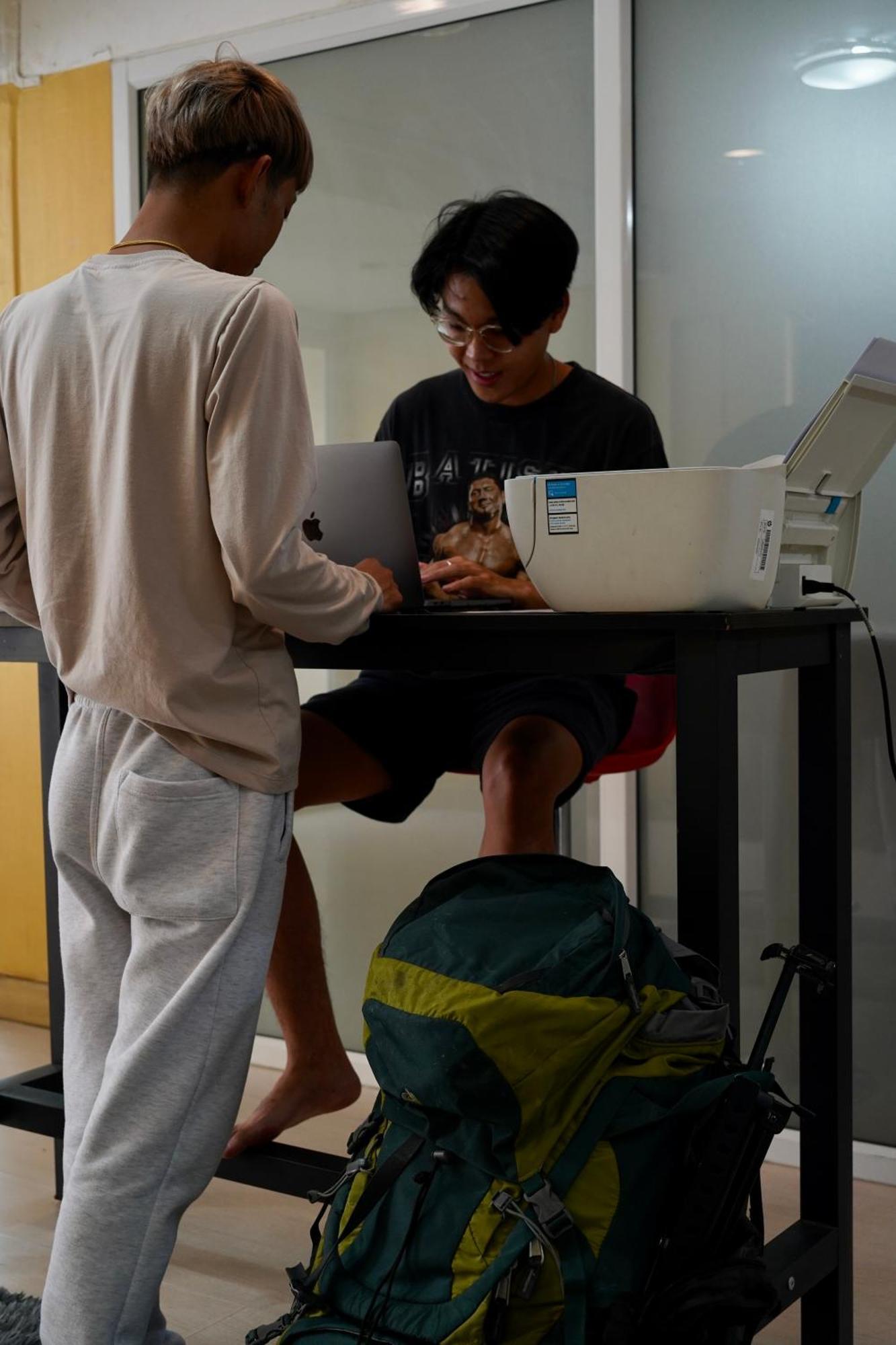Sura Hostel Bangkok Near Mrt Phra Ram 9 מראה חיצוני תמונה
